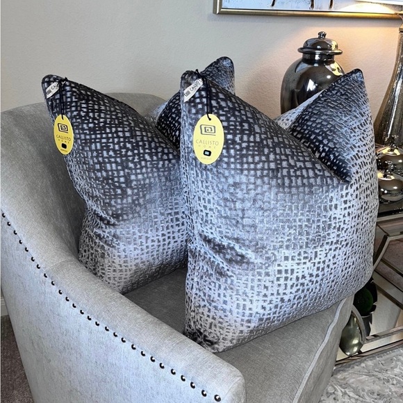 1-NWT CALLISTO HOME DECORATIVE PILLOW (please read
Description for details) - Picture 3 of 11